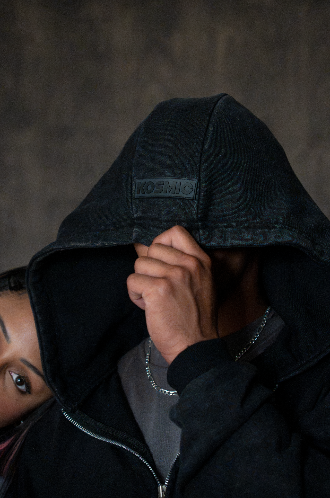 ESSENTIAL ZIP-UP
